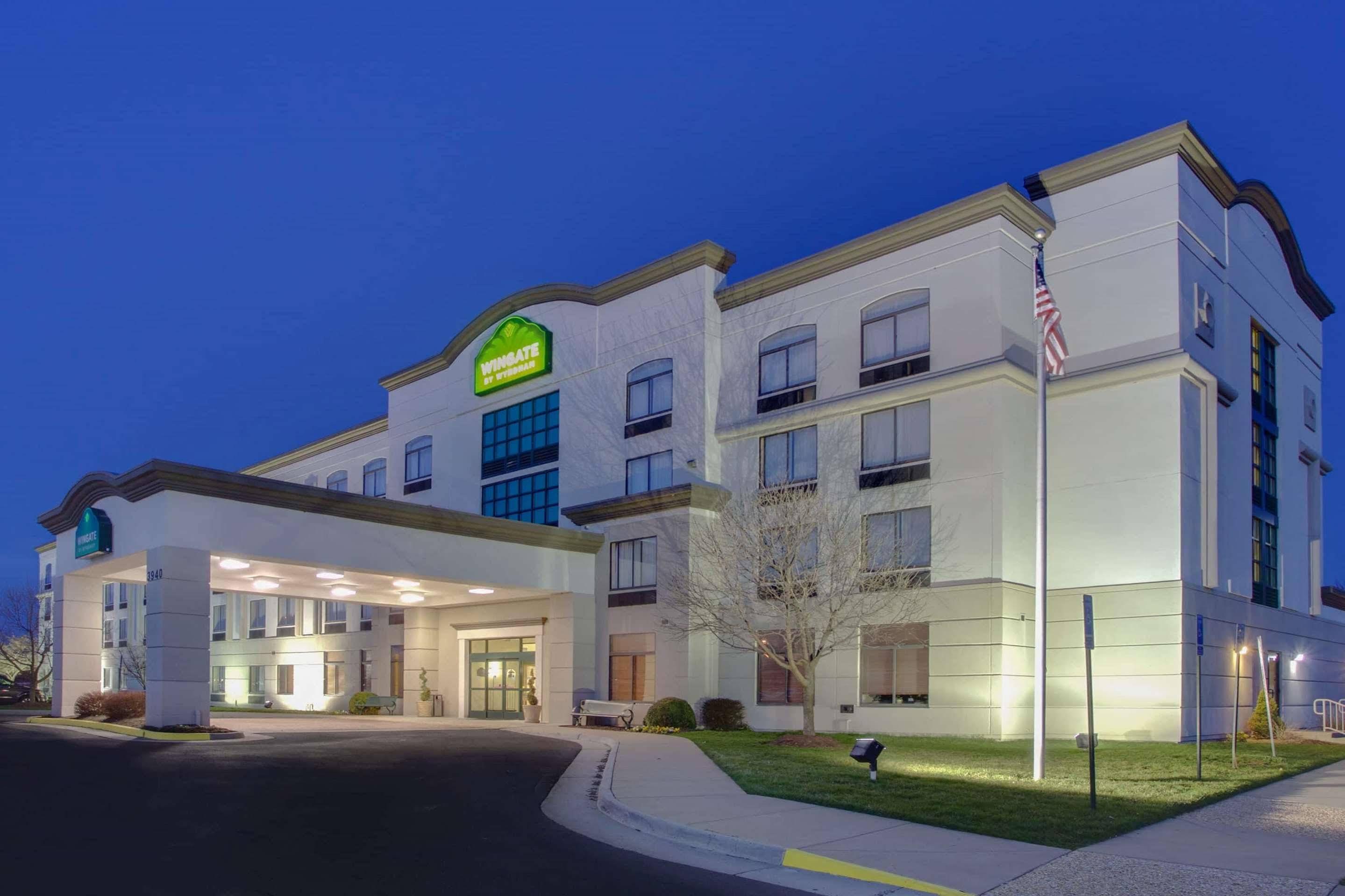 Wingate By Wyndham - Dulles International Hotel Chantilly Exterior photo
