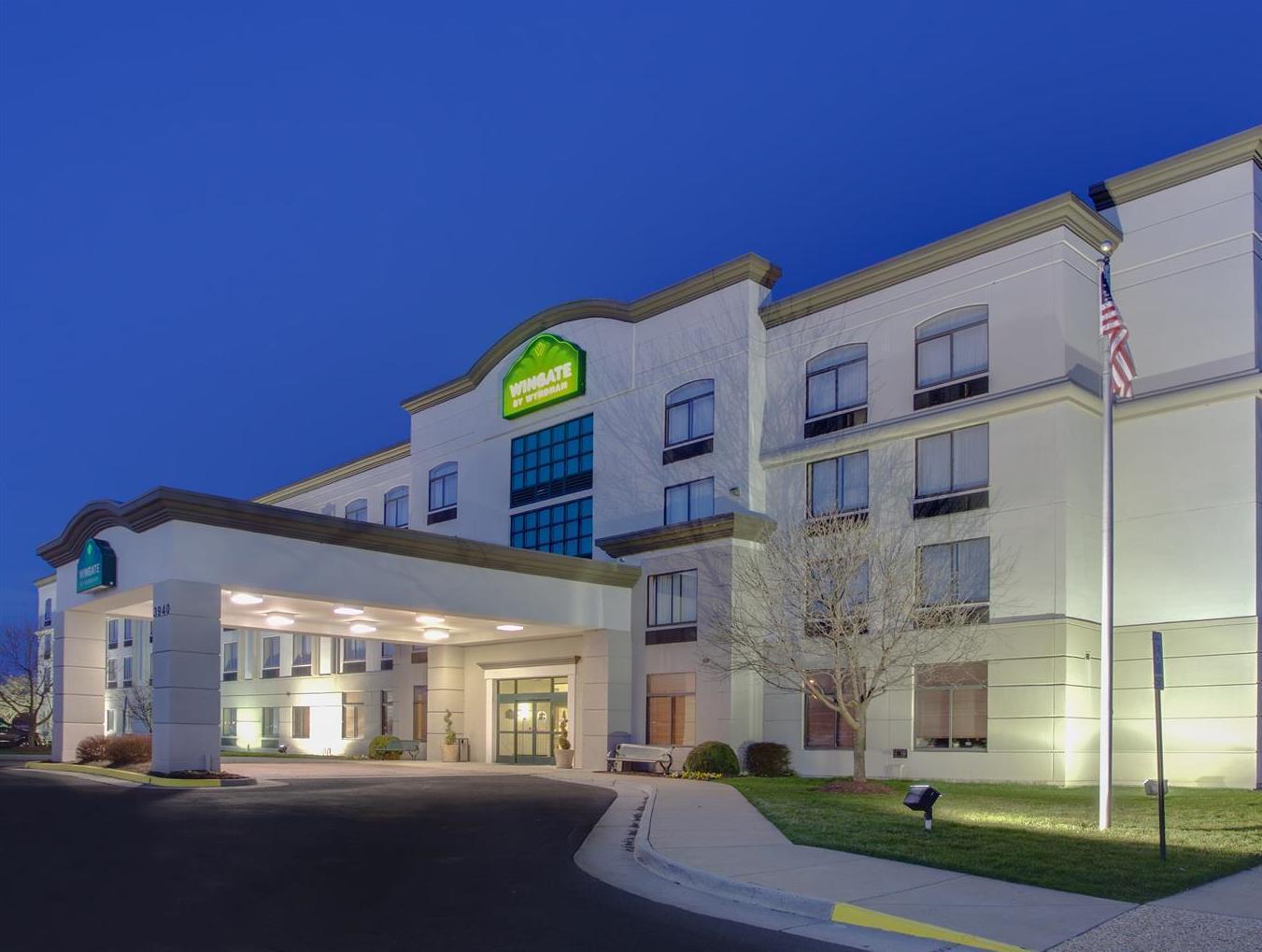Wingate By Wyndham - Dulles International Hotel Chantilly Exterior photo